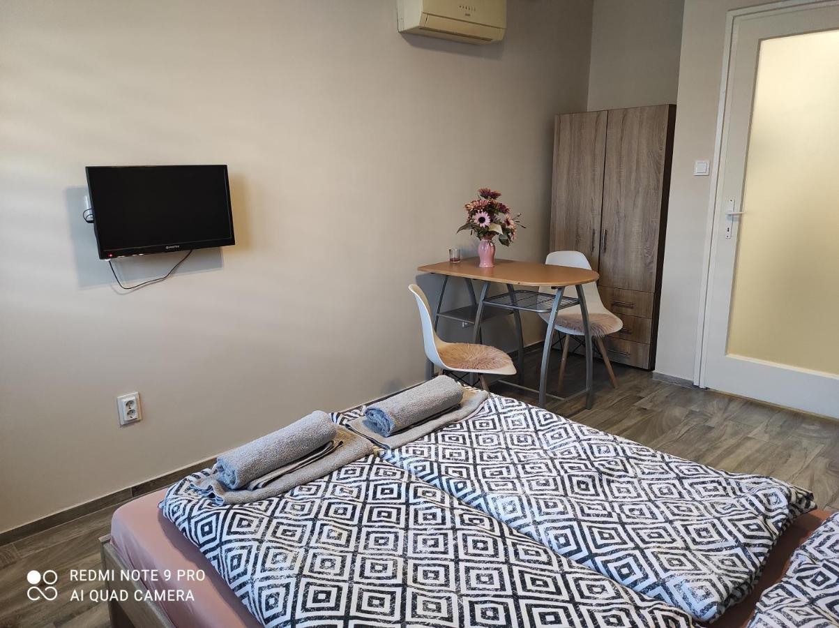 Desi Apartman Kaposvár エクステリア 写真